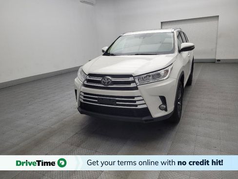 Used 2019 Toyota Highlander SE image 1