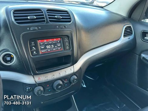 Used 2017 Dodge Journey SXT w/ Comfort/Convenience Group image 8