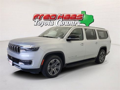 Used 2024 Jeep Wagoneer L Series II w/ Flexible Seating Group image 1