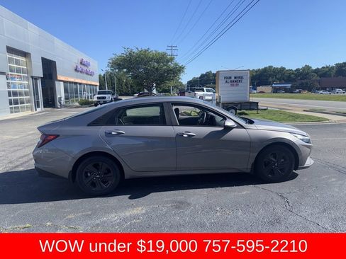 Used 2023 Hyundai Elantra SEL FWD image 7