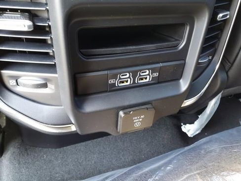 Used 2022 RAM 1500 Laramie AWD/4WD image 14