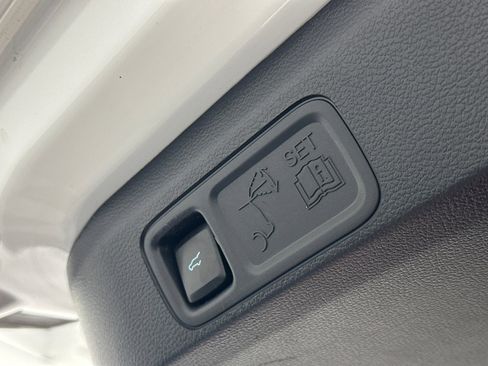 Used 2023 Ford Expedition XLT image 10