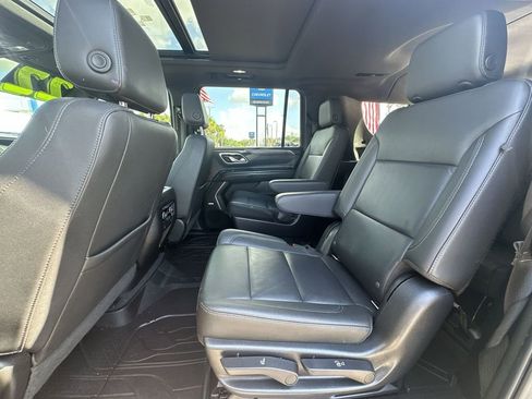 Used 2022 Chevrolet Suburban Z71 w/ Luxury Package AWD/4WD image 19