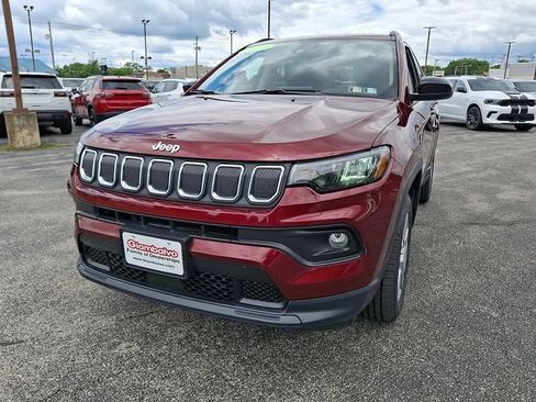 Used 2022 Jeep Compass Latitude w/ Convenience Group AWD/4WD image 4