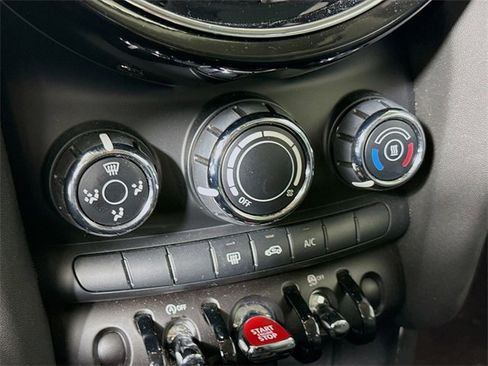 Used 2022 MINI Cooper 4-Door Hardtop image 17