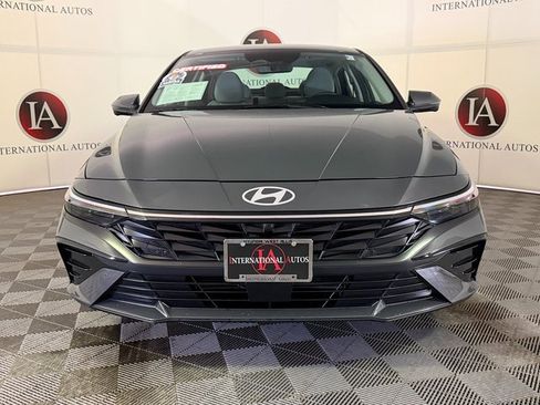Certified 2024 Hyundai Elantra Limited image 3
