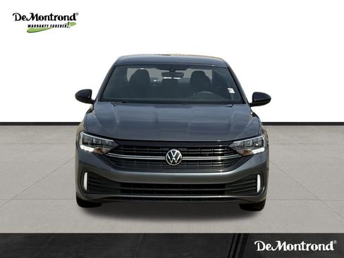 Used 2023 Volkswagen Jetta Sport image 2