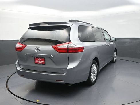 Used 2016 Toyota Sienna XLE FWD image 8