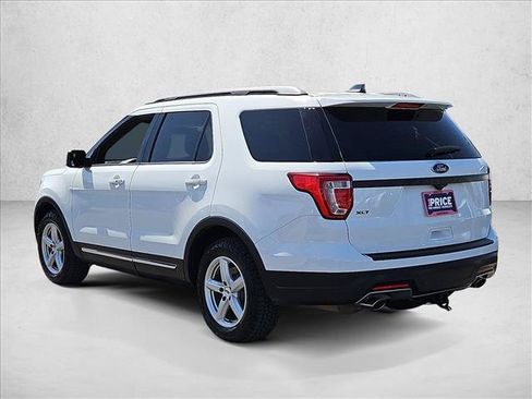 Used 2018 Ford Explorer XLT FWD image 8