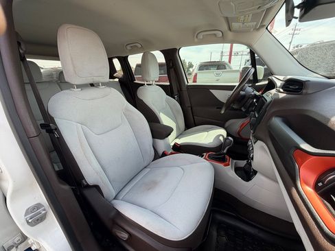 Used 2015 Jeep Renegade Latitude AWD/4WD image 8