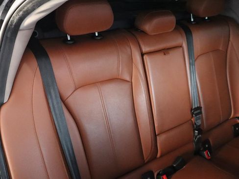 Used 2017 Alfa Romeo Giulia image 37