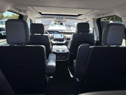 Used 2025 Ford Expedition Active RWD image 9