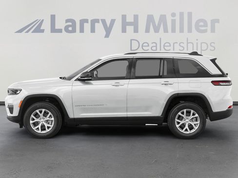 Used 2025 Jeep Grand Cherokee Limited w/ Trailer Tow Package image 3