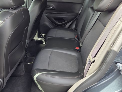 Used 2022 Chevrolet Trax LT w/ LT Convenience Package AWD/4WD image 4