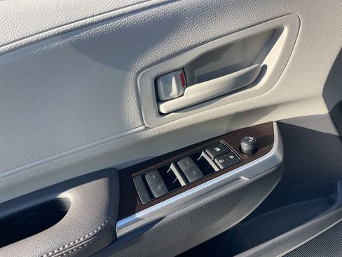 Used 2024 Toyota Sienna LE image 10