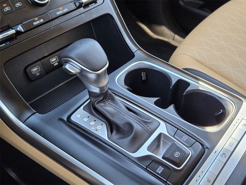 Certified 2024 Kia Carnival LX image 9