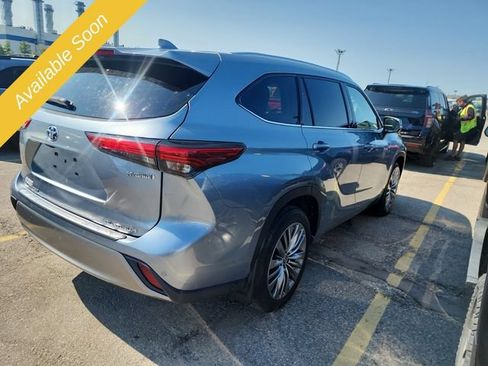 Used 2021 Toyota Highlander Platinum AWD/4WD image 4