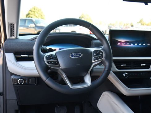 Used 2026 Ford Explorer Active w/ Active Comfort Package image 12
