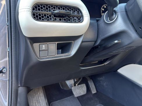 Used 2023 Honda HR-V LX image 16