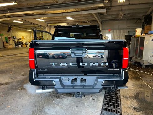 Certified 2025 Toyota Tacoma TRD Off-Road image 16