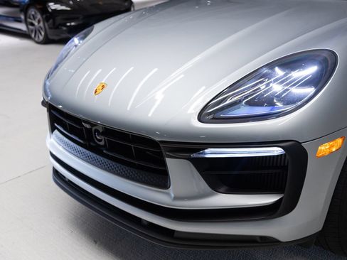 Certified 2023 Porsche Macan S AWD/4WD image 32