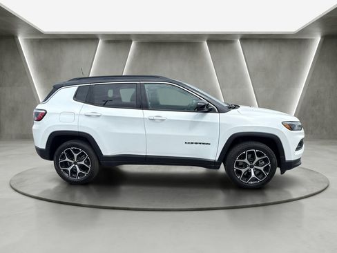 Used 2025 Jeep Compass Limited AWD/4WD image 8
