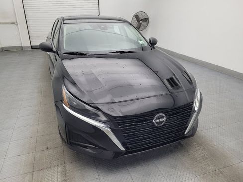 Used 2024 Nissan Altima 2.5 SV image 14