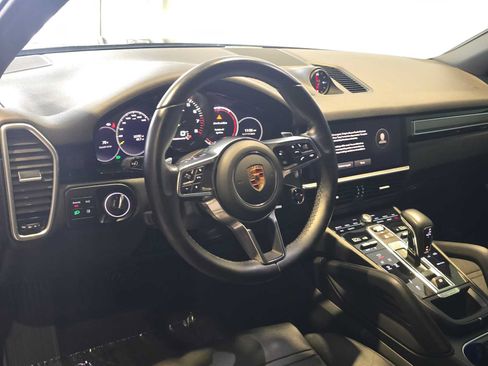 Used 2022 Porsche Cayenne Platinum Edition AWD/4WD image 4