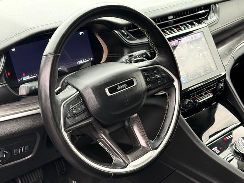 Used 2022 Jeep Grand Cherokee L Limited image 13