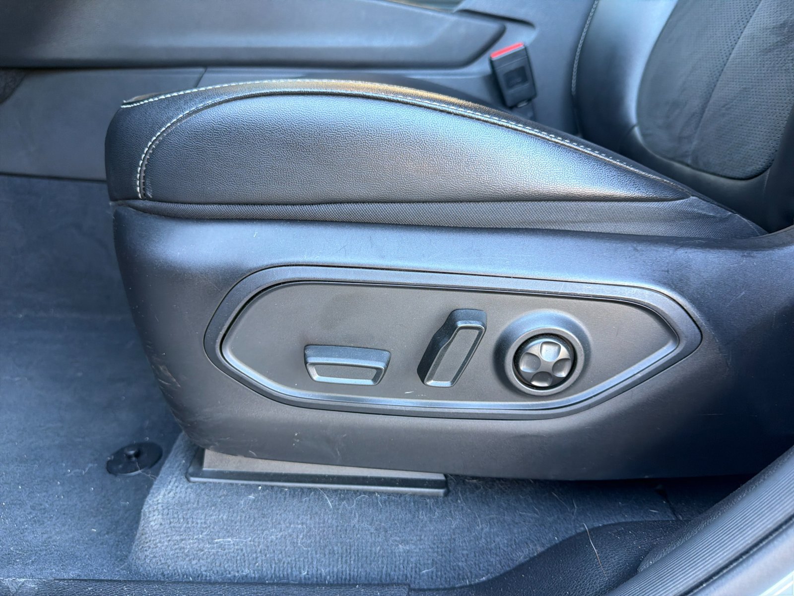 Used 2023 Jeep Grand Cherokee Altitude AWD/4WD image 12