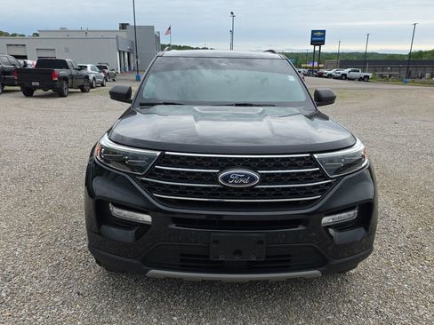 Used 2022 Ford Explorer XLT w/ Equipment Group 202A AWD/4WD image 2