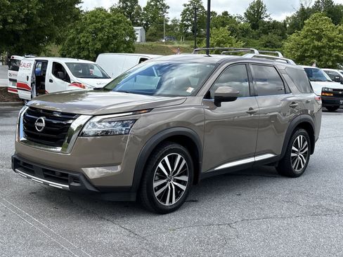 Used 2023 Nissan Pathfinder Platinum w/ Lighting Package (N92) AWD/4WD image 2