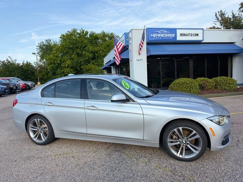 Used 2018 BMW 330i xDrive Sedan AWD/4WD image 18