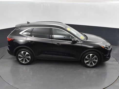 Used 2023 Ford Escape Platinum image 39