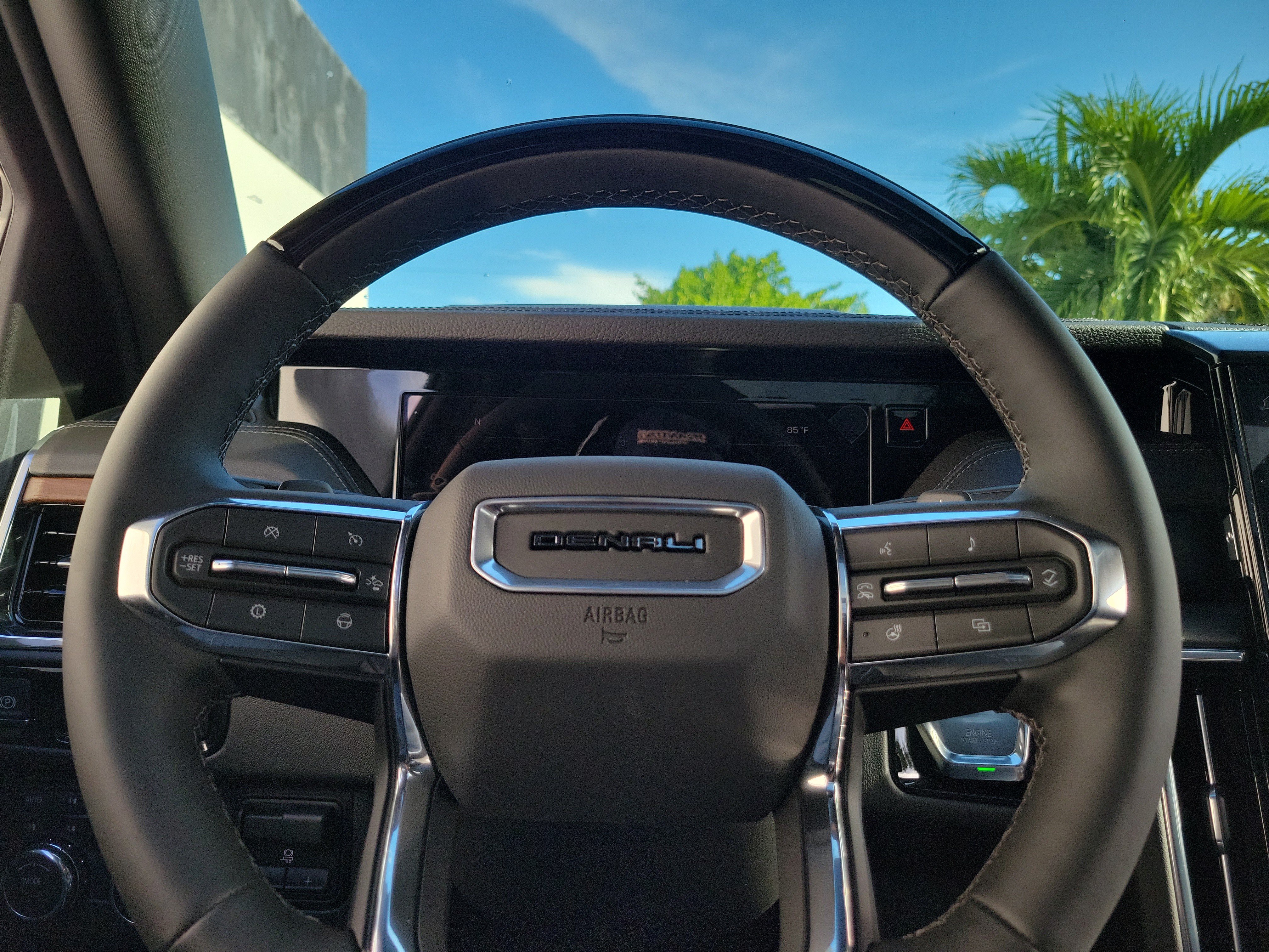 New 2026 GMC Yukon Denali w/ Denali Reserve Package AWD/4WD image 25
