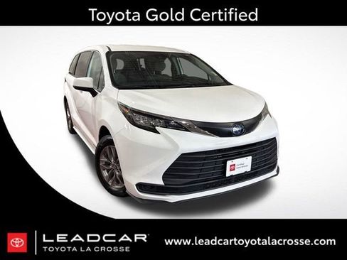 Certified 2021 Toyota Sienna LE FWD image 1