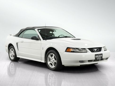 Used 2002 Ford Mustang Convertible RWD image 7