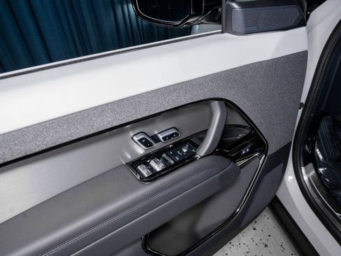 Used 2025 Land Rover Range Rover Sport Dynamic SE image 10