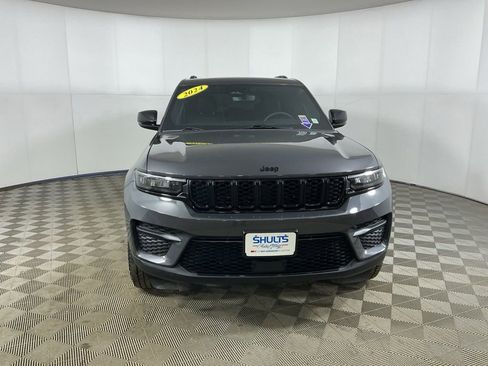 Used 2024 Jeep Grand Cherokee Altitude image 2