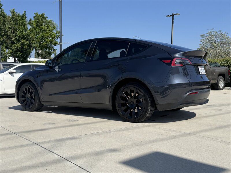 Used 2024 Tesla Model Y Long Range AWD/4WD image 3