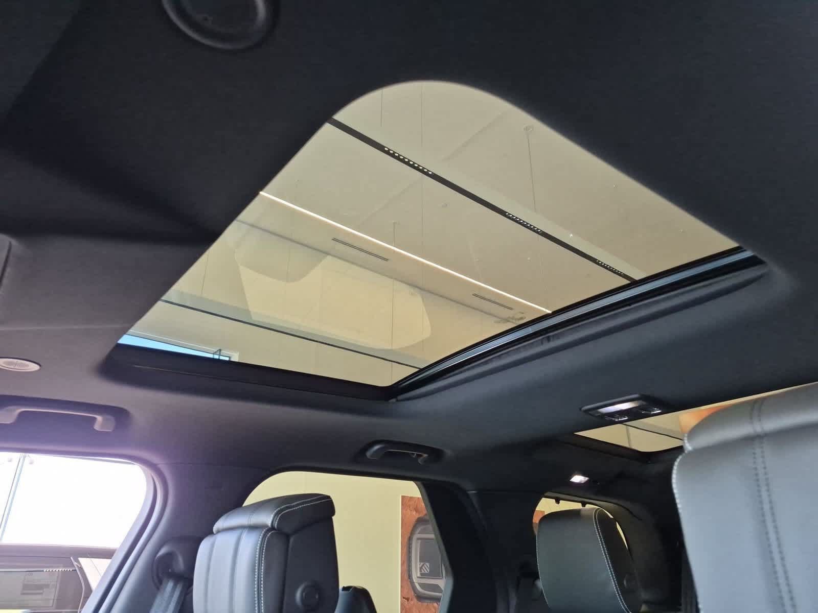 New 2026 Land Rover Discovery Dynamic SE AWD/4WD image 19