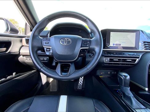 Used 2025 Toyota Camry SE FWD image 6