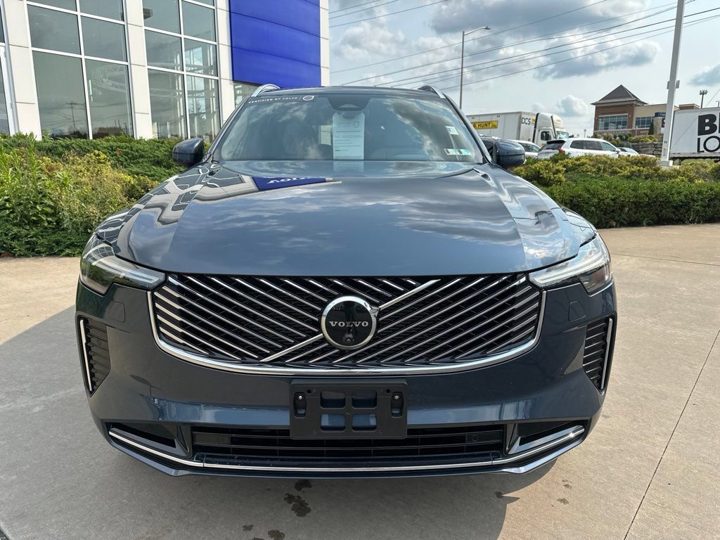 Certified 2026 Volvo XC90 B6 Plus AWD/4WD image 2