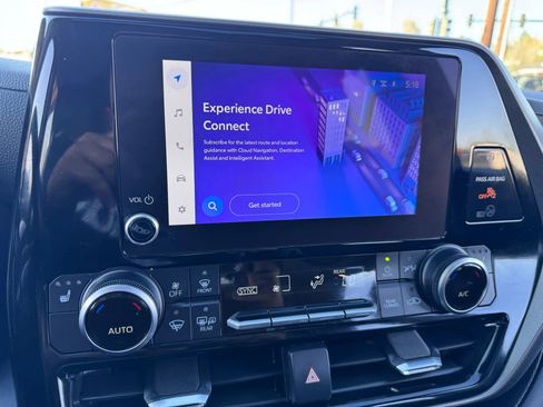 Used 2024 Toyota Highlander XLE image 40