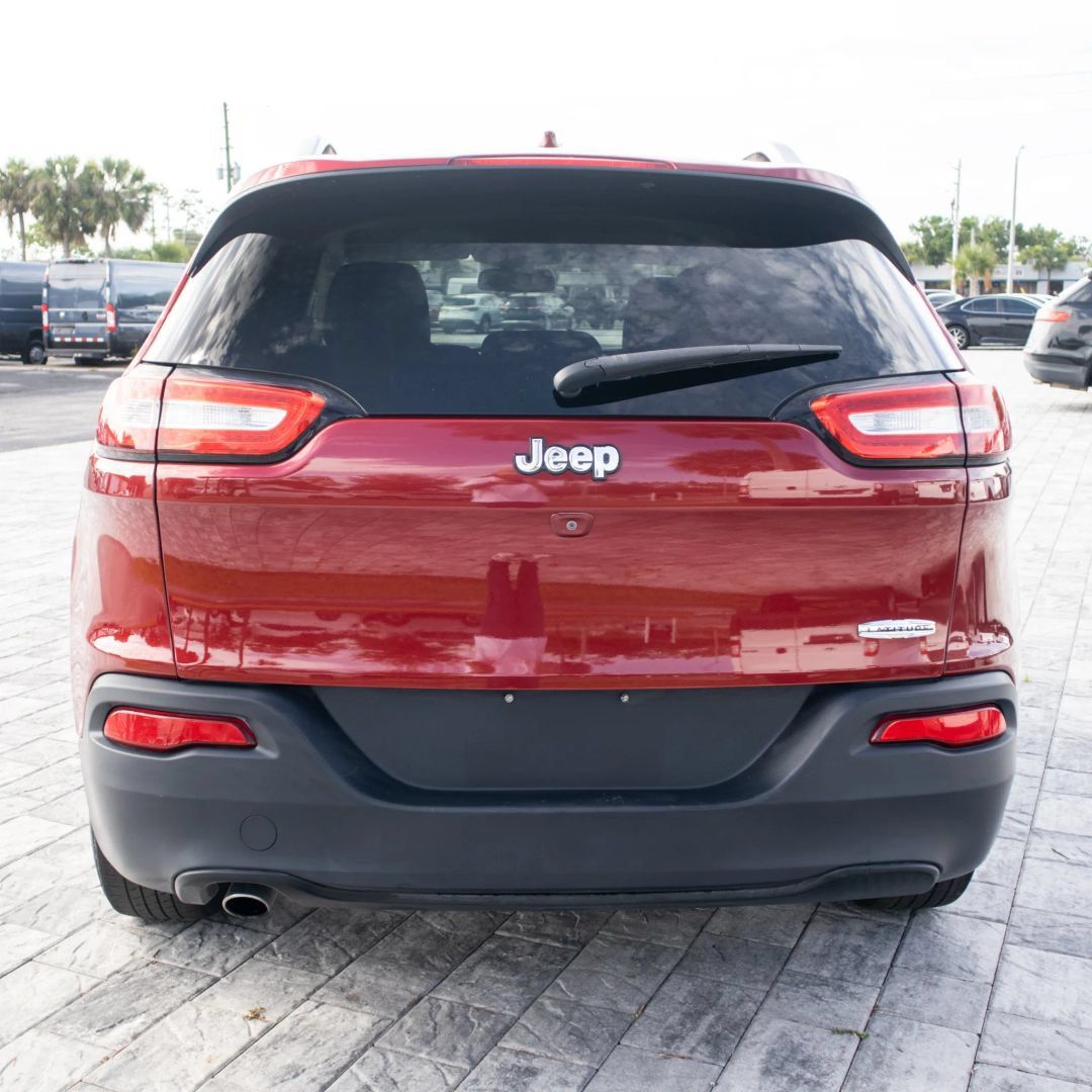 Used 2016 Jeep Cherokee Latitude FWD image 6
