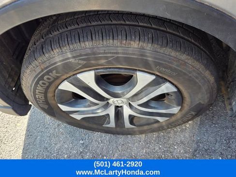 Used 2018 Toyota RAV4 LE FWD image 8