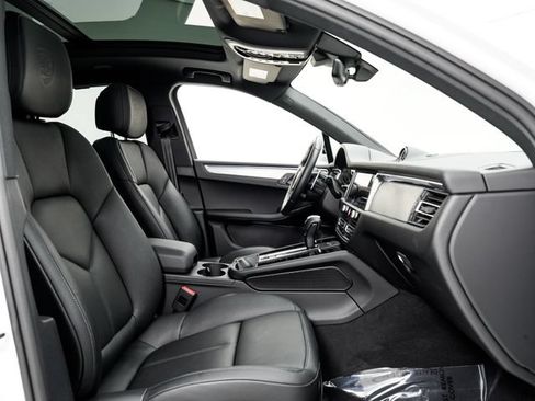 Certified 2026 Porsche Macan AWD/4WD image 26