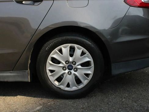 Used 2014 Ford Fusion S image 4