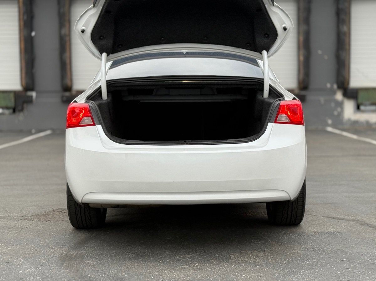 Used 2016 Chevrolet Impala LT FWD image 5