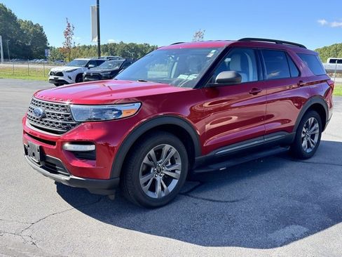 Used 2021 Ford Explorer XLT w/ Equipment Group 202A image 2